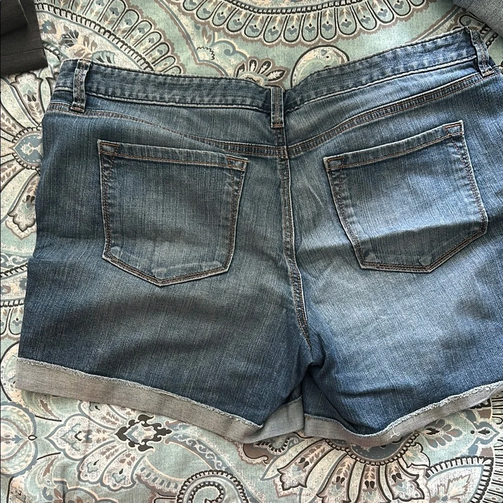 LOFT Women's Blue Denim Shorts - Picture 4 of 5